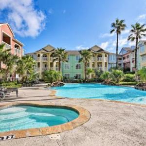 Colorful 1st-Floor Condo Walk to Galveston Beach!