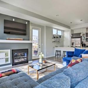 Walk to Broncos Stadium - Townhome with Rooftop Patio