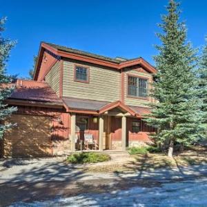 Dreamy Mtn Retreat with Hot Tub 3 Mi to Ski Resorts