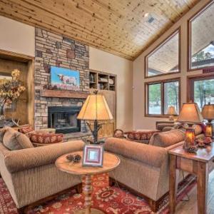 Show Low Luxury Cabin with Forest Views and Fire Pit!