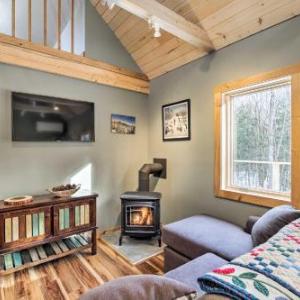 Newly Built Cabin with Hot Tub - 16 Mi to Stowe Mtn!