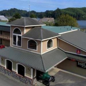 Lakeshore Lodge
