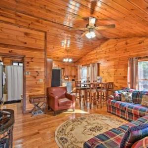 Pet-Friendly Little Rock Creek Retreat - Hot Tub