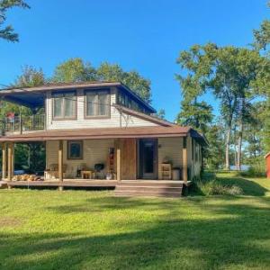 Waterfront Ridge Retreat Cabin on St Jeromes Creek