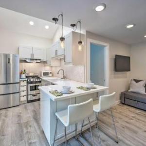 Sleek Modern Home with Patio 8 Mi to Dtwn Seattle!