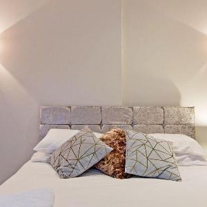 Modern 1 bed flat in Kensington (Flat 4)