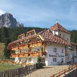 Residence La Selva for Mountain Lovers with Pool Selva di Val Gardena 