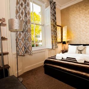 Modern/bright/chic/central + mini breakfast