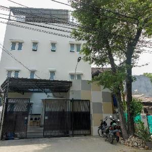 RedDoorz near Central Park Mall