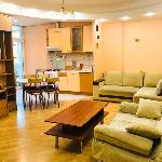 Huge apartment in Kreschatik and Maidan 