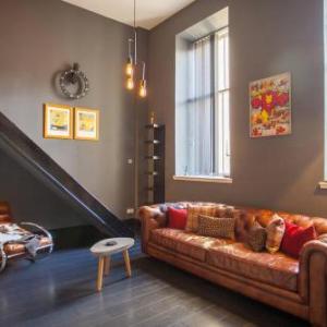 Stunning bright loft apartment with free parking