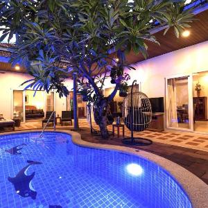 Luxury 2BR Pool Villa Pratamnak 50m to beach