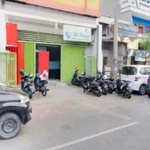 RedDoorz near BG Junction Surabaya