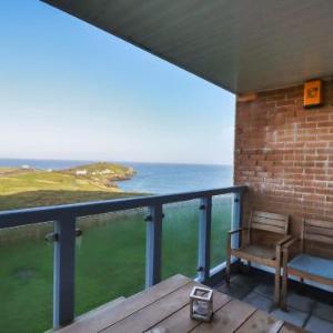 9 Headland Point