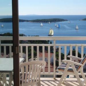 Studio Apartment in Hvar Town with Sea View Loggia Air Conditioning Wi-Fi (3723-6)