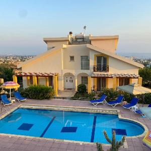 SUNSET Villa W/ Pool & Jakuzzi in Catalkoy Cyprus