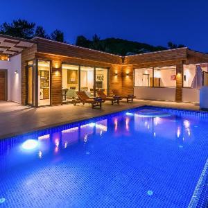 Villa Bella 2 For 4-Isolated Heated Pool Family