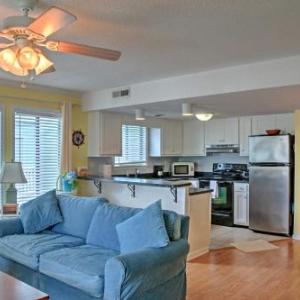 Carolina Beach Condo with Pool Access -Steps to Shore