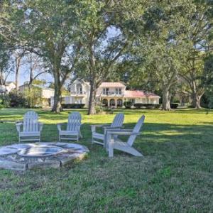 Modern Lake Conroe House with Lakefront Park and Deck!