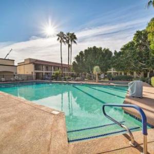 Cozy Condo with Balcony - Walk to Salt River Fields!