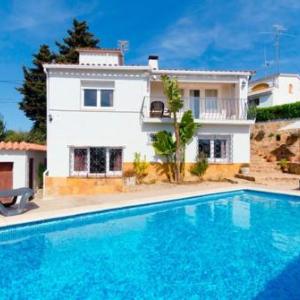 Blanes Villa Sleeps 11 Pool WiFi