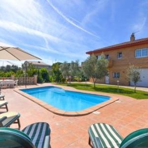 Vallcanera Villa Sleeps 8 Pool