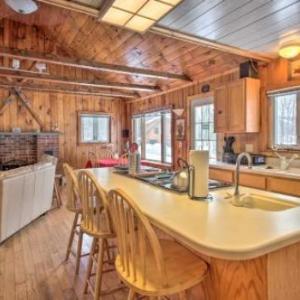 Ludlow Home with New Hot Tub Near Okemo Resort!