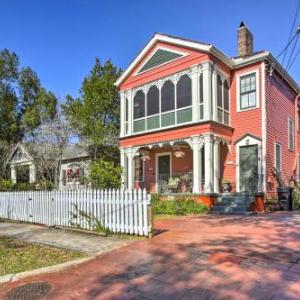 Vibrant NOLA Retreat - 2 Mi to Bourbon Street