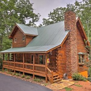 Log Cabin with Deck in Chattahoochee Natl Forest!