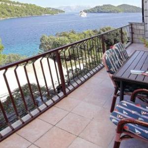 Three-Bedroom Apartment in Mljet