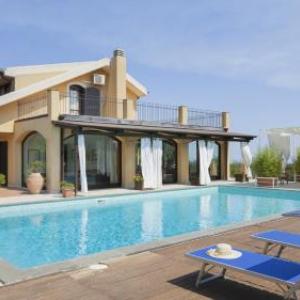 Sant'Agata Li Battiati Villa Sleeps 6 with Pool Air Con and WiFi