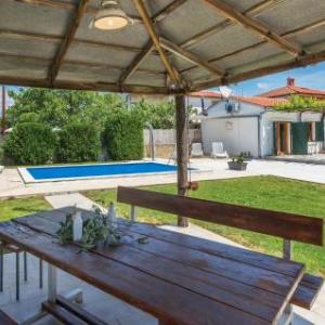 Three-Bedroom Holiday Home in Pula