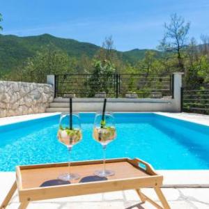 Three-Bedroom Holiday Home in Donji Dolac