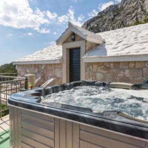 Three-Bedroom Holiday Home in Baska Voda