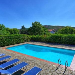 Ambra Villa Sleeps 8 with Pool and WiFi