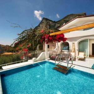 Nerano Villa Sleeps 10 with Pool Air Con and WiFi