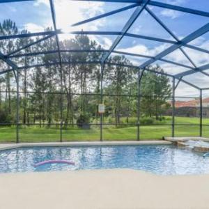 Luxury 5 Bedroom Pool Home Overlooking Lake