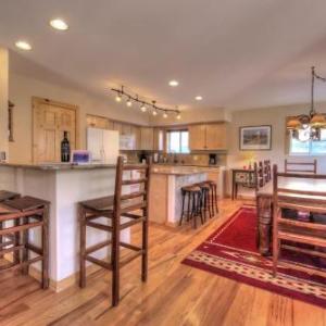 River Park Lodge - A Getaway With A Gorgeous View!