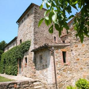 Castiglioncello del Trinoro Villa Sleeps 10 with Pool and WiFi