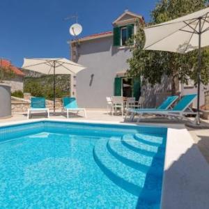 Zupa Villa Sleeps 8 Pool Air Con WiFi