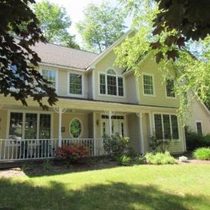 A Charming Private Home Rental Beautifully Landscaped and Located in Forest Ridge Lincoln NH - FR42L