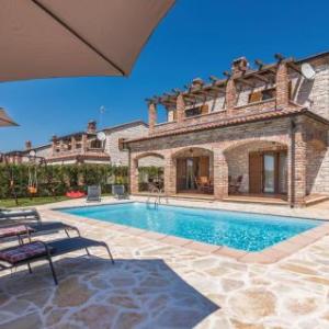 Four-Bedroom Holiday Home in Cabrunici