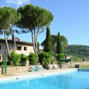 Cosy Holiday Home in Radda in Chianti with Swimming Pool