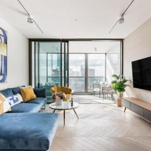 Retro Inspired Minimalist Condo w/ Skyline Views