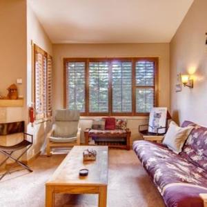 Cozy Northstar Village Condo Walk to the Gondola!