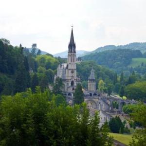 Apartment with one bedroom in Lourdes with enclosed garden and WiFi 12 km from the slopes