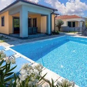 Three-Bedroom Holiday Home in Gostinjac