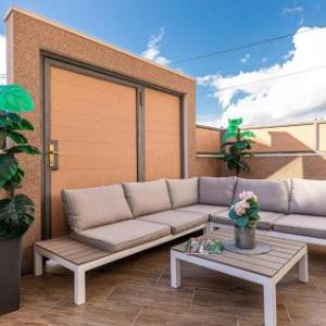 Beautiful home in Okrug Gornji with Jacuzzi WiFi and 2 Bedrooms
