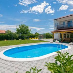 Three-Bedroom Holiday Home in Glavina Donja