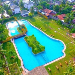 Amaluna Resort